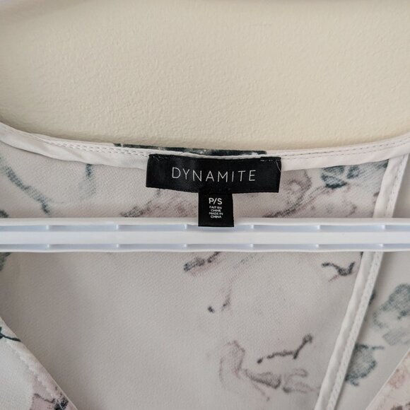 Cross back floral shirt - Picture 3 of 3